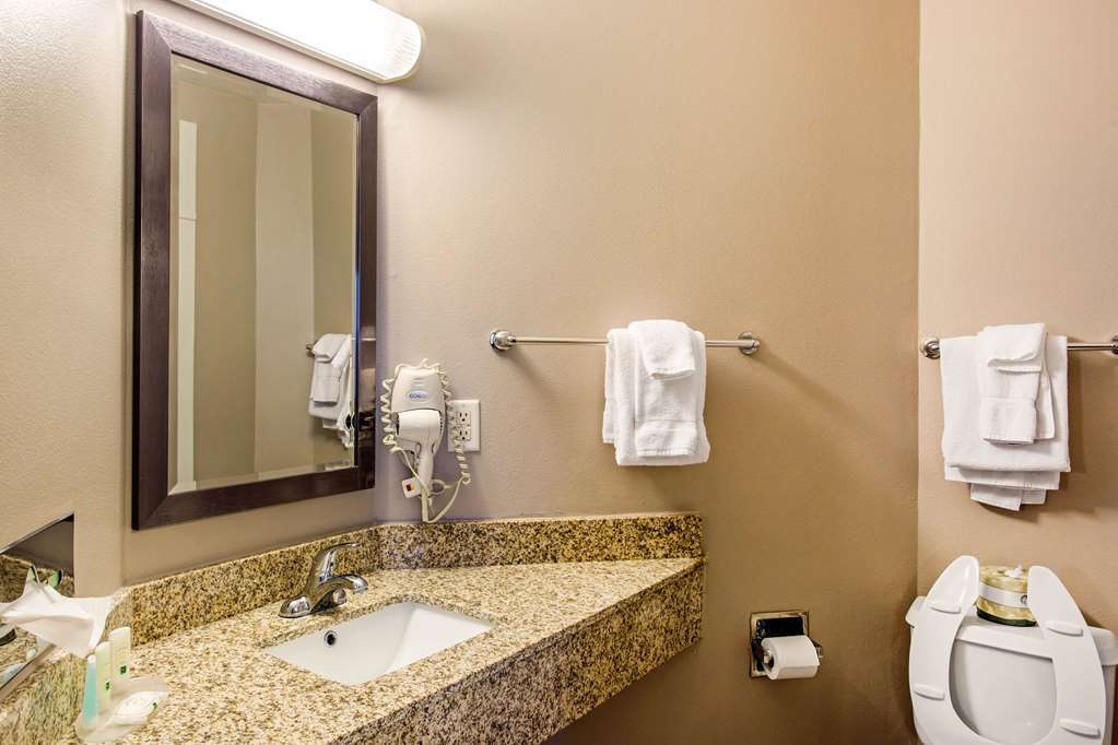 Quality Inn 2*